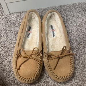 Minnetonka faux fur lined moccasins